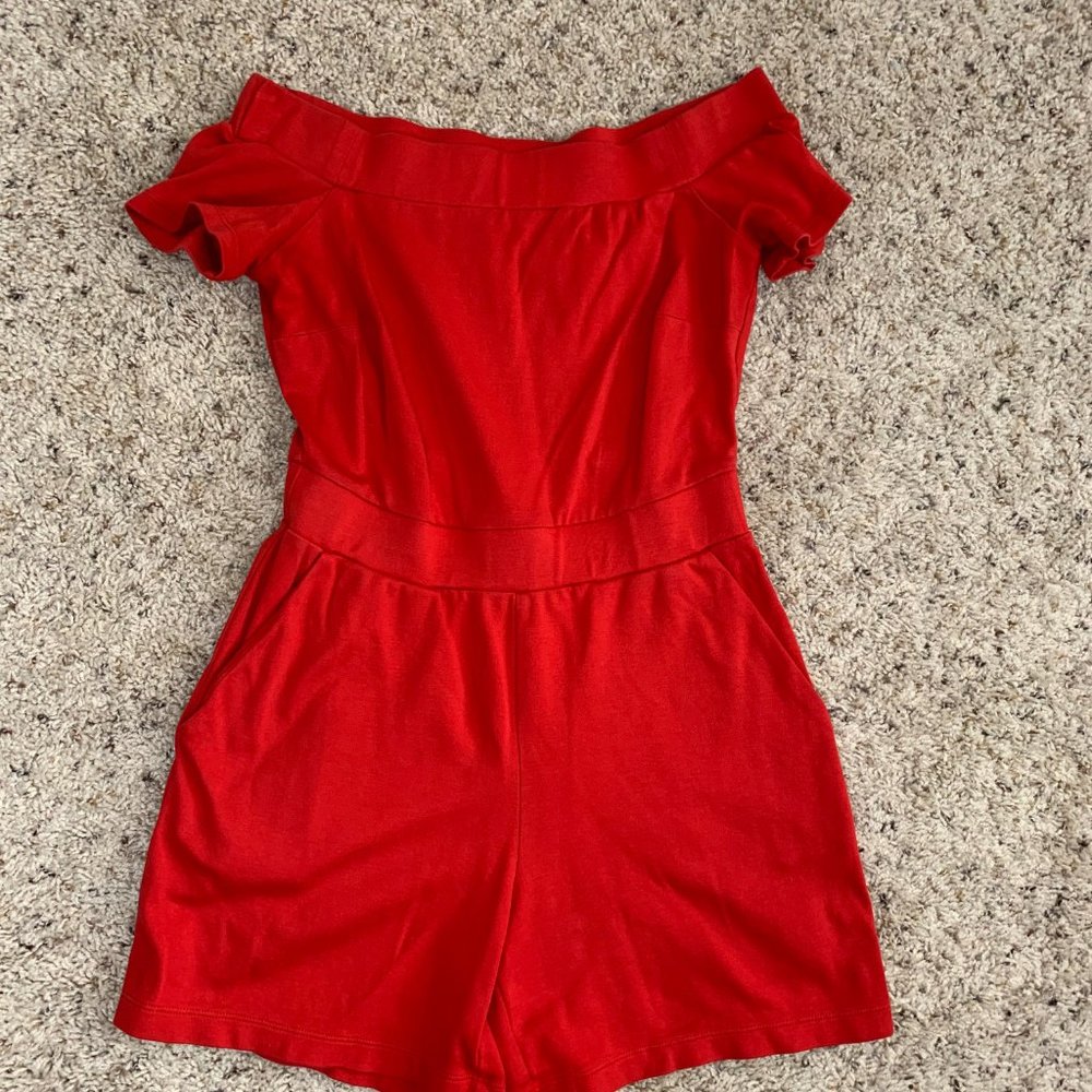 New York & Co Off Shoulder short jumper